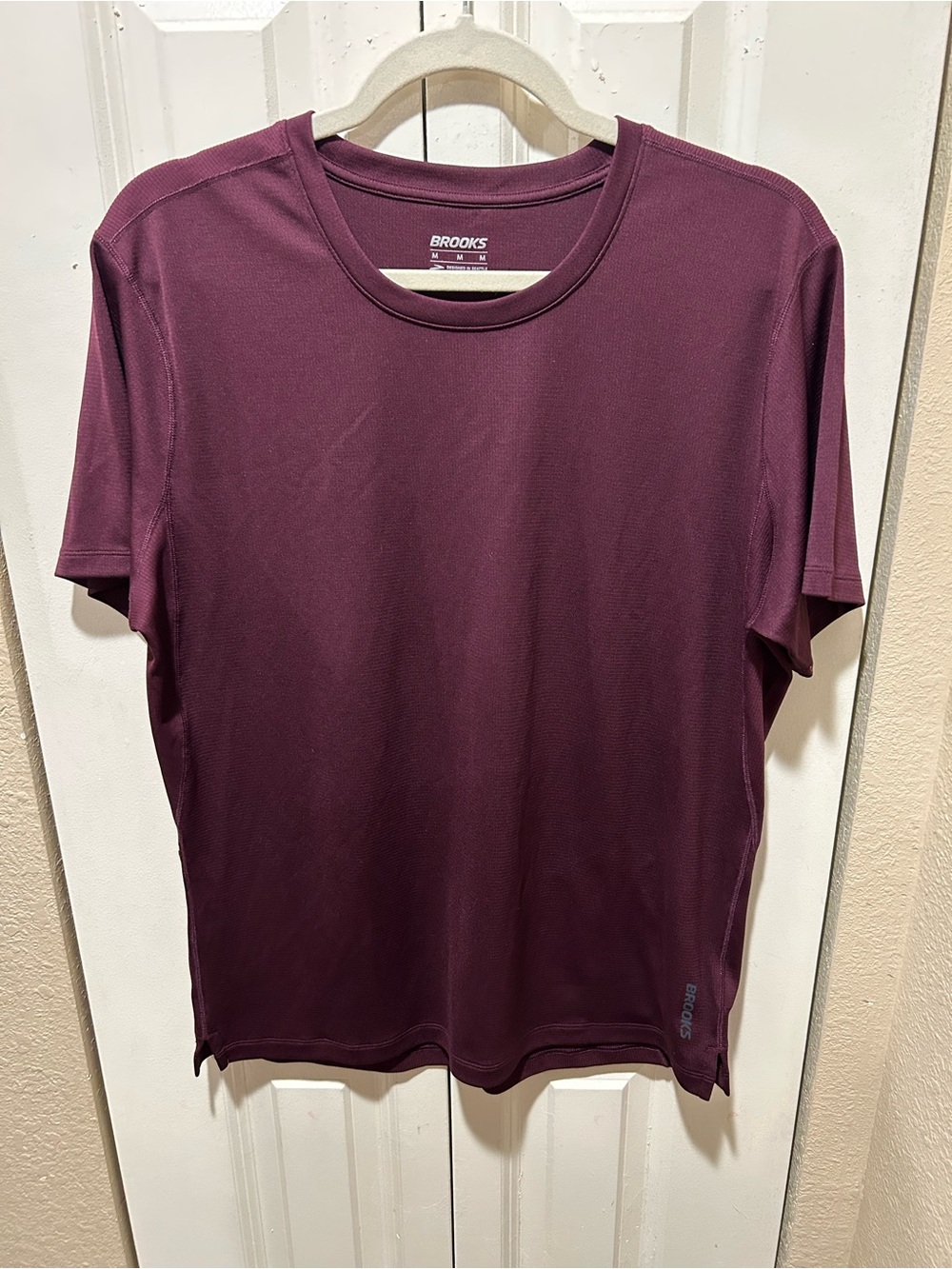 Brooks Running Dash Men’s T-Shirt in Burgundy , size M